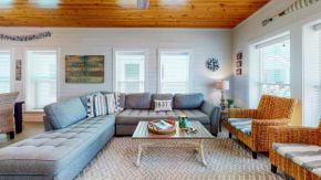TC304 Cool and Roomy Townhome Close to Beach, Shared Pool